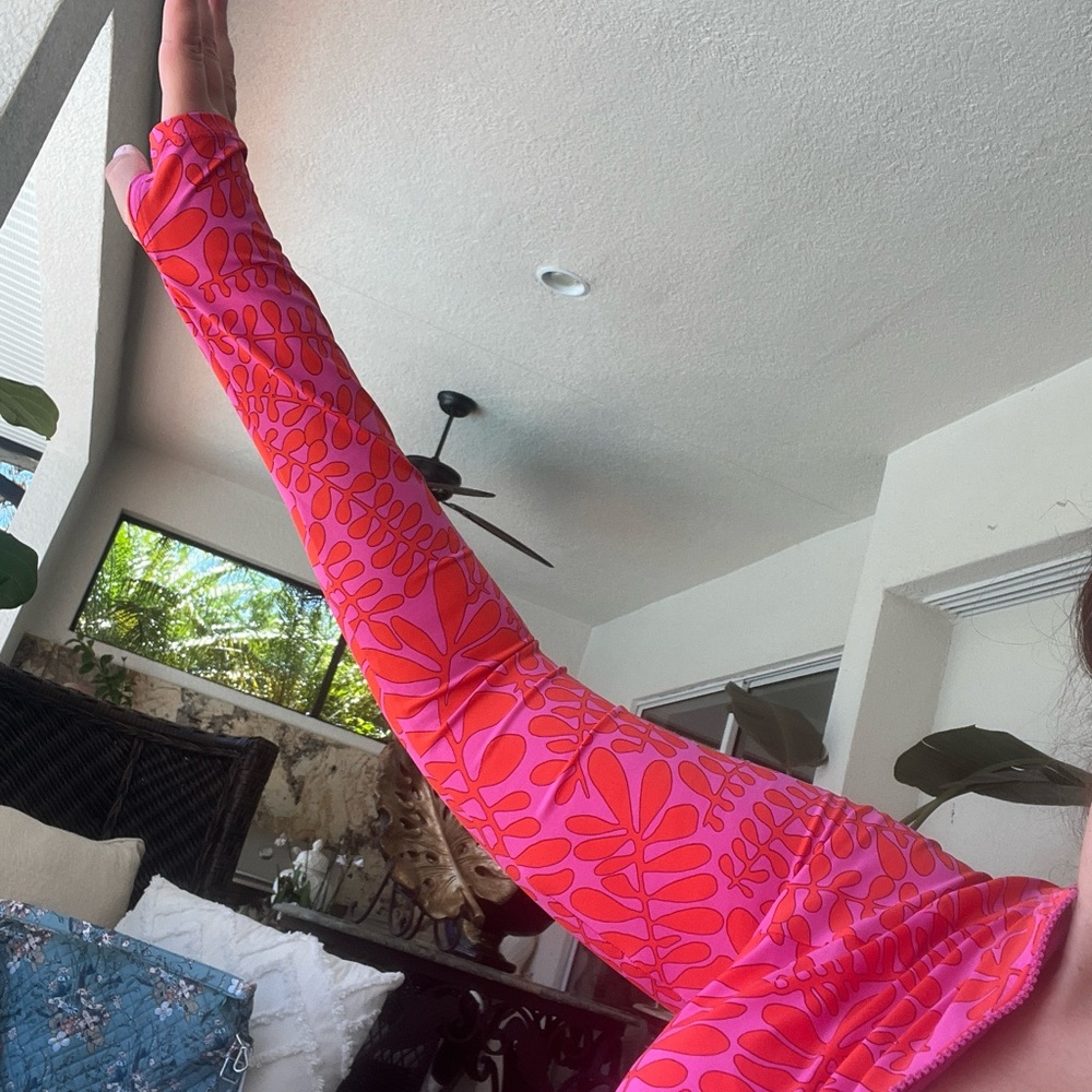 TRINA TURK Trellis Paddle long sleeve one piece swimsuit pink - Picture 15 of 16